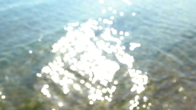 Beutiful sparkling defocused peaceful sea water of tropical beach. Sunny blurred nature 4k video background.