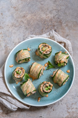 Cucumber roll with tuna, avocado and mayo chili sauce
