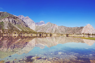Fototapeta na wymiar Fann mountains lake