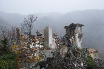 crolli per terremoto