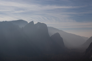 Fototapeta premium afternoon glow in yosemite valley, california