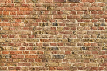 Alte Wand oder Mauer aus roten Ziegelsteinen