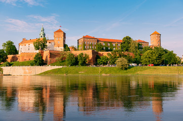 Fototapeta na wymiar view at Wawel castle in Krakow with reflections in water of Vistula (Wisla) river.