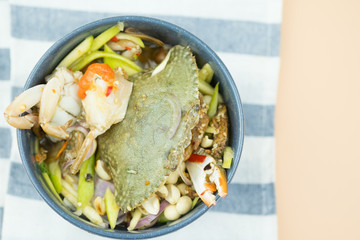 Spicy mango salad with fresh blue crab