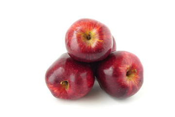 Fototapeta na wymiar Fresh red apple fruite isolated on white background