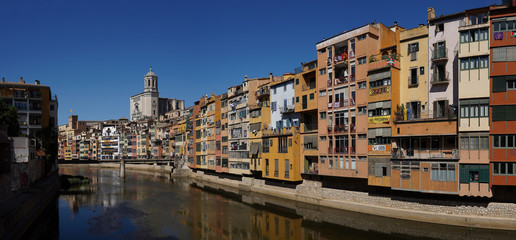 Fototapeta na wymiar Girona, city of Catalonia with colorful houses.Spain