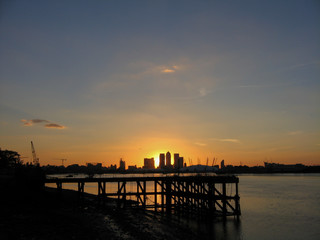 Fototapeta na wymiar A photo of a beautiful sunset over Canary Wharf.