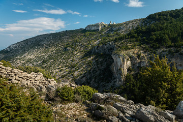 Fototapeta na wymiar Old ancient village of Lubenice on the croatian island Cres