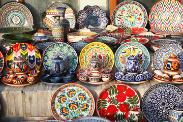 Multi colored dishware on sale in Bukhara, Uzbekistan - obrazy, fototapety, plakaty
