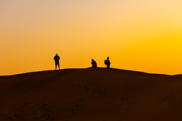 Fototapeta na wymiar Sunset Photographers in the Desert
