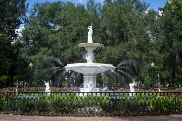 Obraz premium White fountain in Forsyth Park