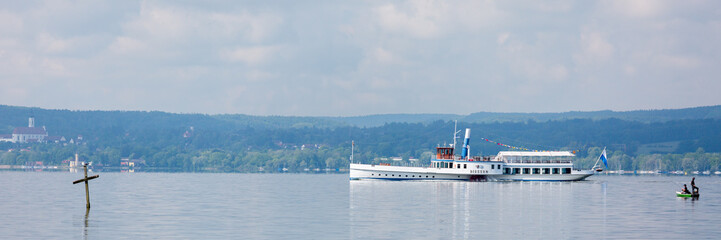 Paddle steamer 