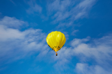 Fototapeta premium A Yellow Hot Air Balloon on a Blue Sky
