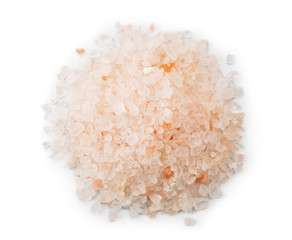 A pile of big pink salt on a white. The form of the top.