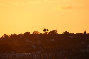 Rettungshelikopter bei Sonnenuntergang im Einsatz © N. W.