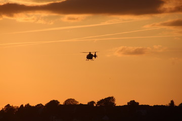 Rettungshelikopter bei Sonnenuntergang im Einsatz © N. W.