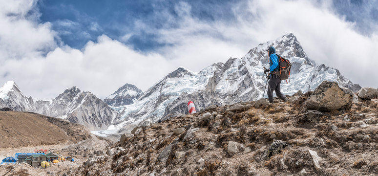 Nepal, Solo Khumbu, Everest, Mountaineer walking at Gorak Shep
