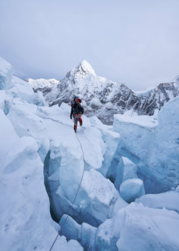 Nepal, Solo Khumbu, Mountaineers on Everest Icefall, Pumori