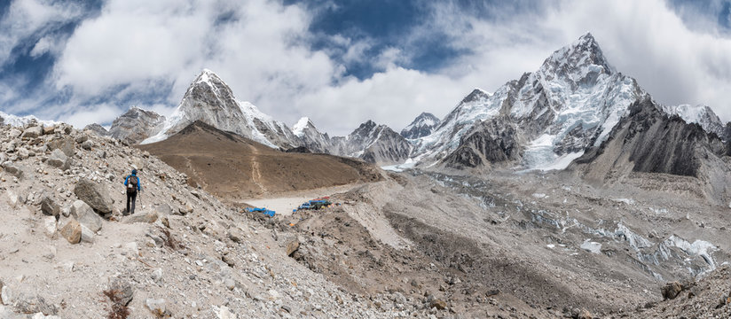 Nepal, Solo Khumbu, Everest, Mountaineer at Gorak Shep