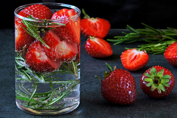 Tonic detox drink with strawberries and rosemary. Summer strawberry drink. Keto diet. Keto drinks.