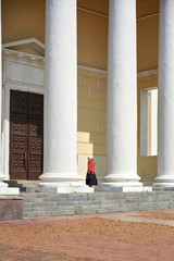 Obraz premium A lonely parishioner walks to the door of an Orthodox church, a beautiful architectural structure.