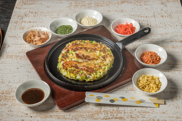 あつあつお好み焼き Japanese Traditional Pizza Okonomiyaki