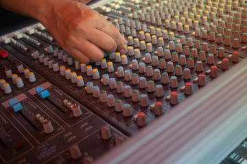 Sound system controller Receiving tuning of the audio system for the best sound For the show