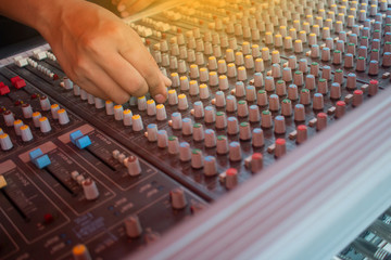 Sound system controller Receiving tuning of the audio system for the best sound For the show