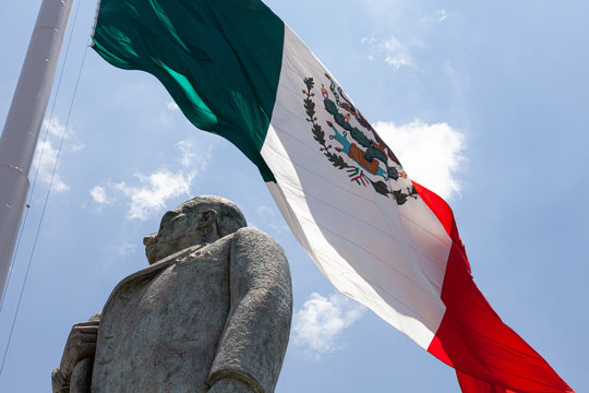 Statue of Manuel Jose Othon with Mexican Flag