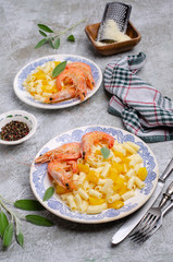 Untreated shrimp with pasta