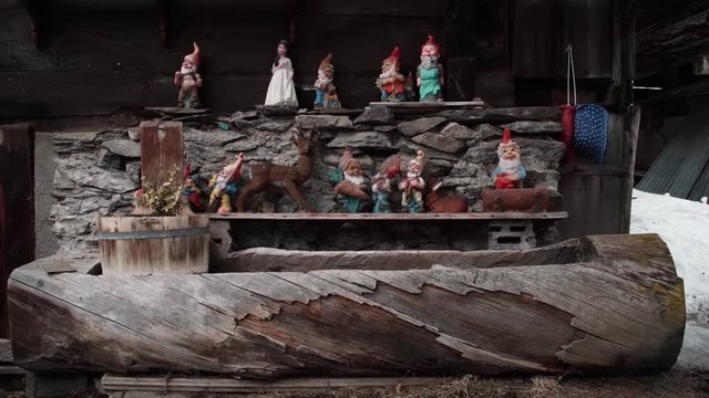 Gnomes on a log