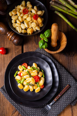 crispy gnocchi with roasted asparagus and tomatoes