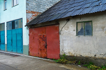 Metallic garage gates with doors