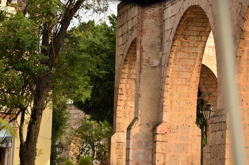 Fototapeta na wymiar aqueduct in Morelia Mexico 