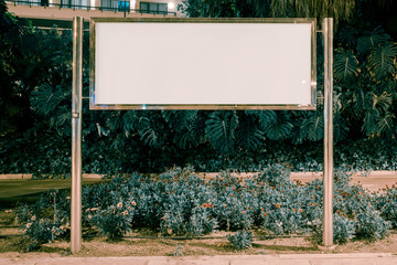 Blank rectangular billboard in the garden © Freepik