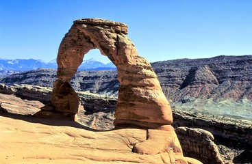 Delicate Arch, eine der über 2000 Sandsteinbrücken im Arches Nationalpark in Utah, USA