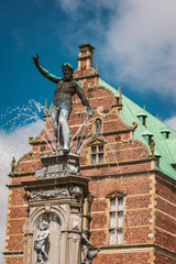 Obraz premium Frederiksborg castle fountain statue