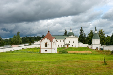 Fototapeta na wymiar The Church of the Holy Righteous JAMES Borovichskye and hospital kelijami And Refectory, 1702. Valday Iversky Monastery in Valdai, Russia.