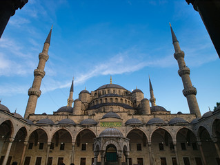 Fototapeta na wymiar Blue mosque (Sultanhmet camii) facade with four of the minarets, evening photo Istanbul Turkey.