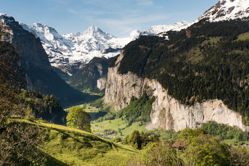 Fototapeta na wymiar Enchanted Lauterbrunnen valley 