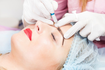 Mikrobleyding eyebrows workflow in a beauty salon 