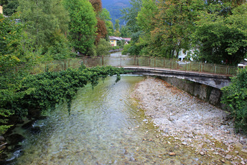 Br&uuml;cke &uuml;ber Bach in Stadt