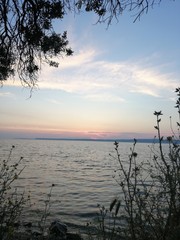 Fototapeta na wymiar sunset over lake