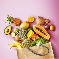 Keuken foto achterwand Fresh tropical fruit on a colorful pink background © exclusive-design