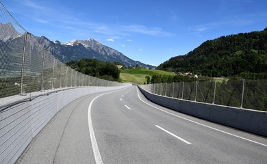 Naklejka premium pont alpin en arc