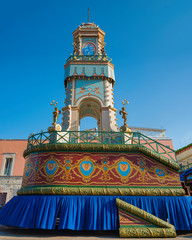 Obraz premium Terlizzi, Apulia. Triumphal chariot, wooden construction driven by the force of 60 men on which a Holy Icon is installed to pull out to the cathedral