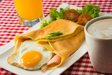 DESAYUNO CON HUEVOS TORTILLA CAFE