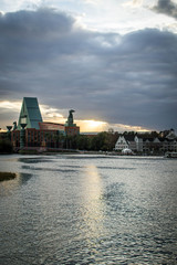 Obraz premium Sun shining through clouds