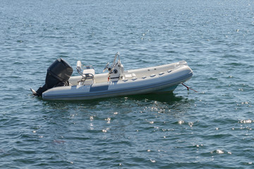 Obraz premium inflatable motor boat at sea at anchor