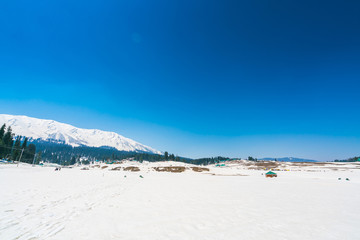 Fototapeta na wymiar Beautiful snow covered mountains landscape Kashmir state, India .